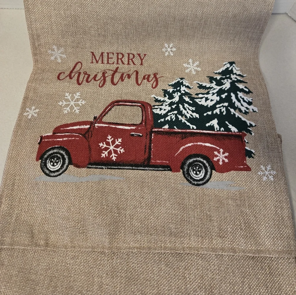 CHRISTMAS TABLE RUNNER OLD TRUCK